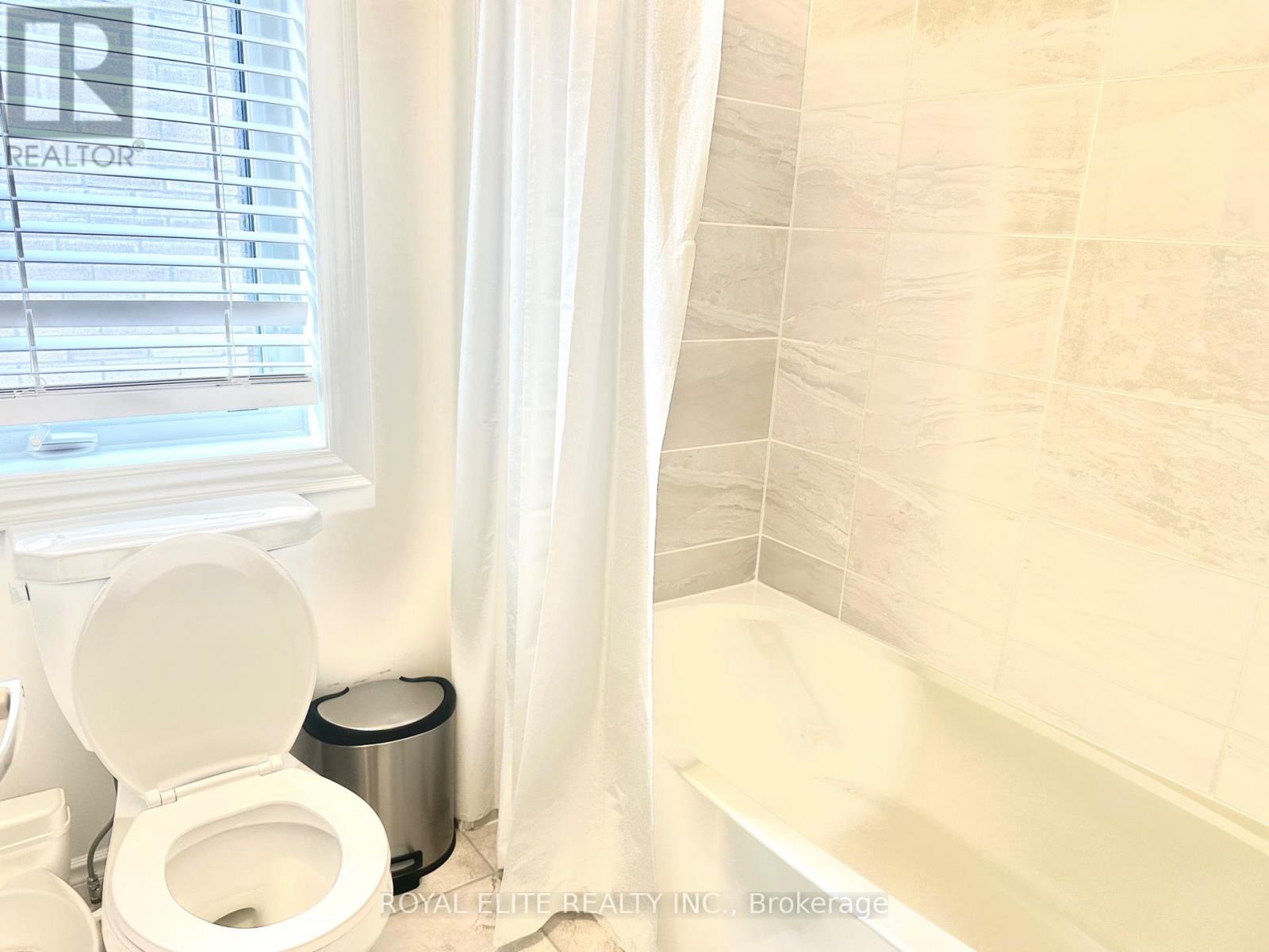 38 Kenneth Rogers Crescent, East Gwillimbury, Ontario  L9N 0S2 - Photo 23 - N12792118