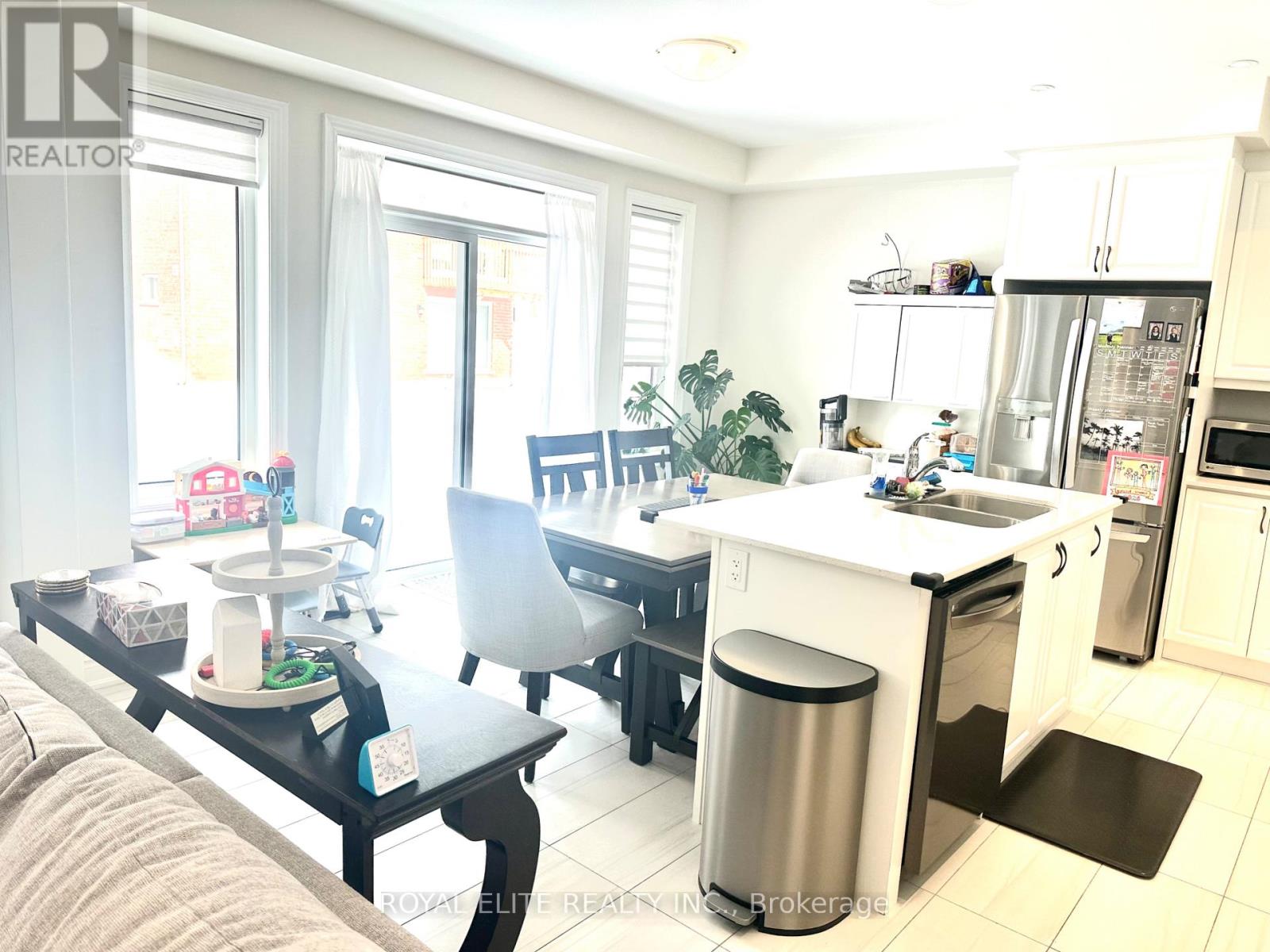 38 Kenneth Rogers Crescent, East Gwillimbury, Ontario  L9N 0S2 - Photo 8 - N12792118