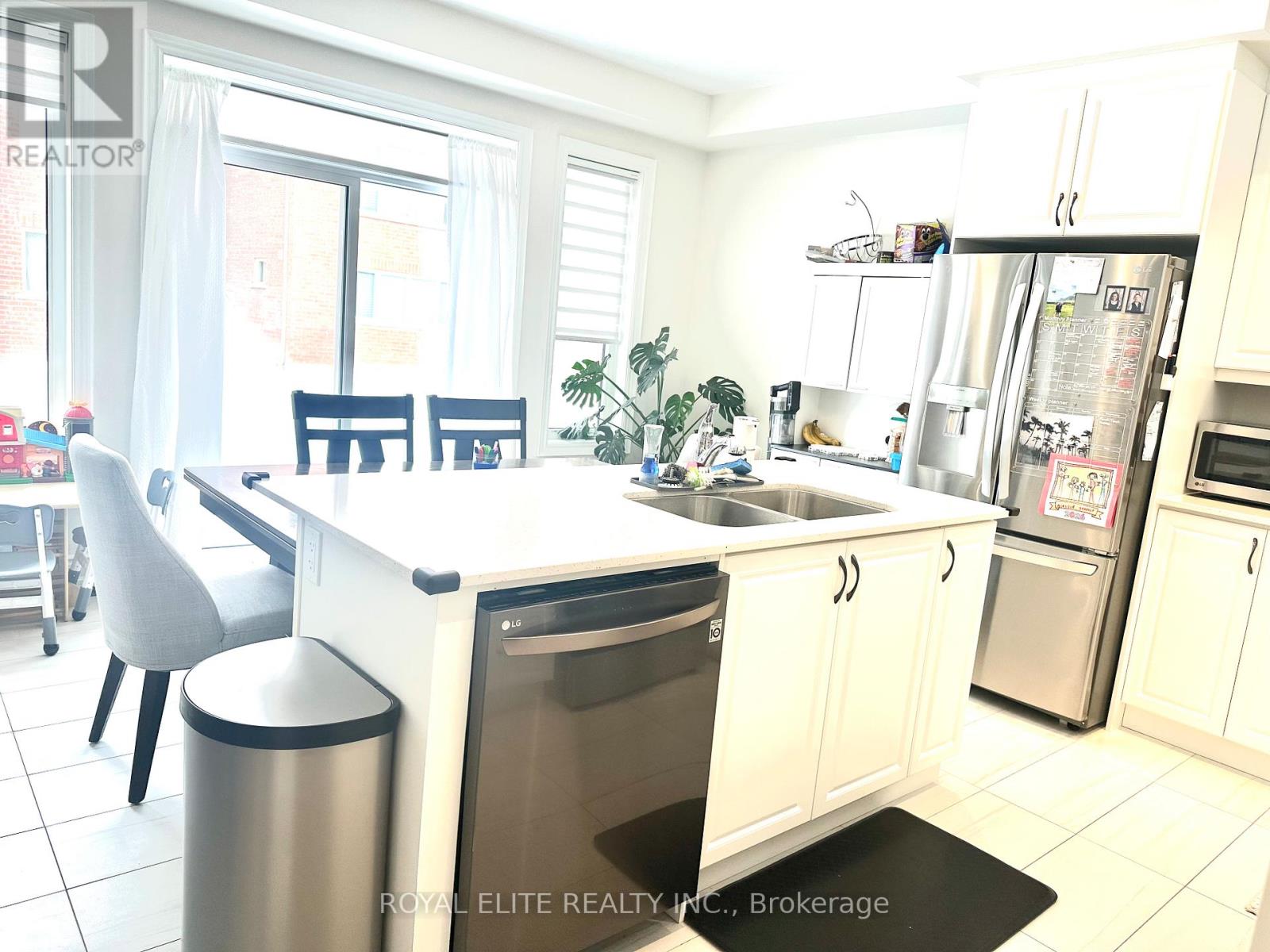 38 Kenneth Rogers Crescent, East Gwillimbury, Ontario  L9N 0S2 - Photo 9 - N12792118