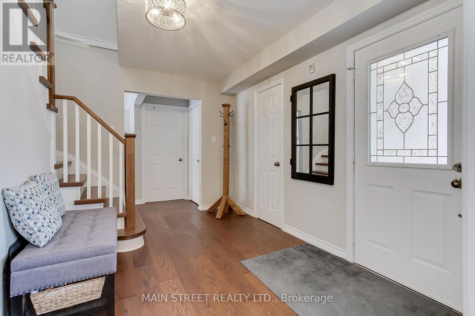 369 Harewood Boulevard, Newmarket, Ontario  L3Y 6S5 - Photo 4 - N12792148