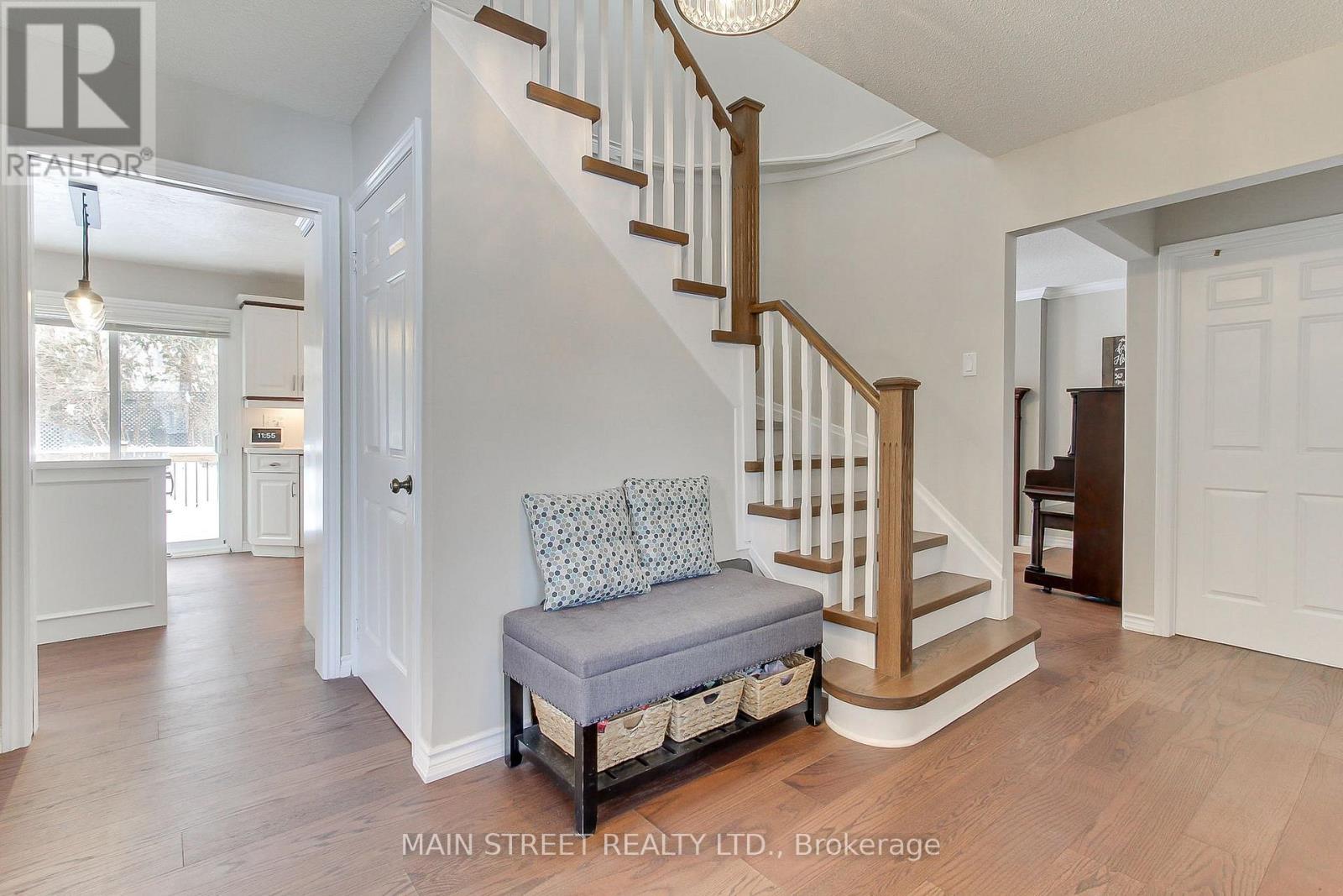 369 Harewood Boulevard, Newmarket, Ontario  L3Y 6S5 - Photo 6 - N12792148