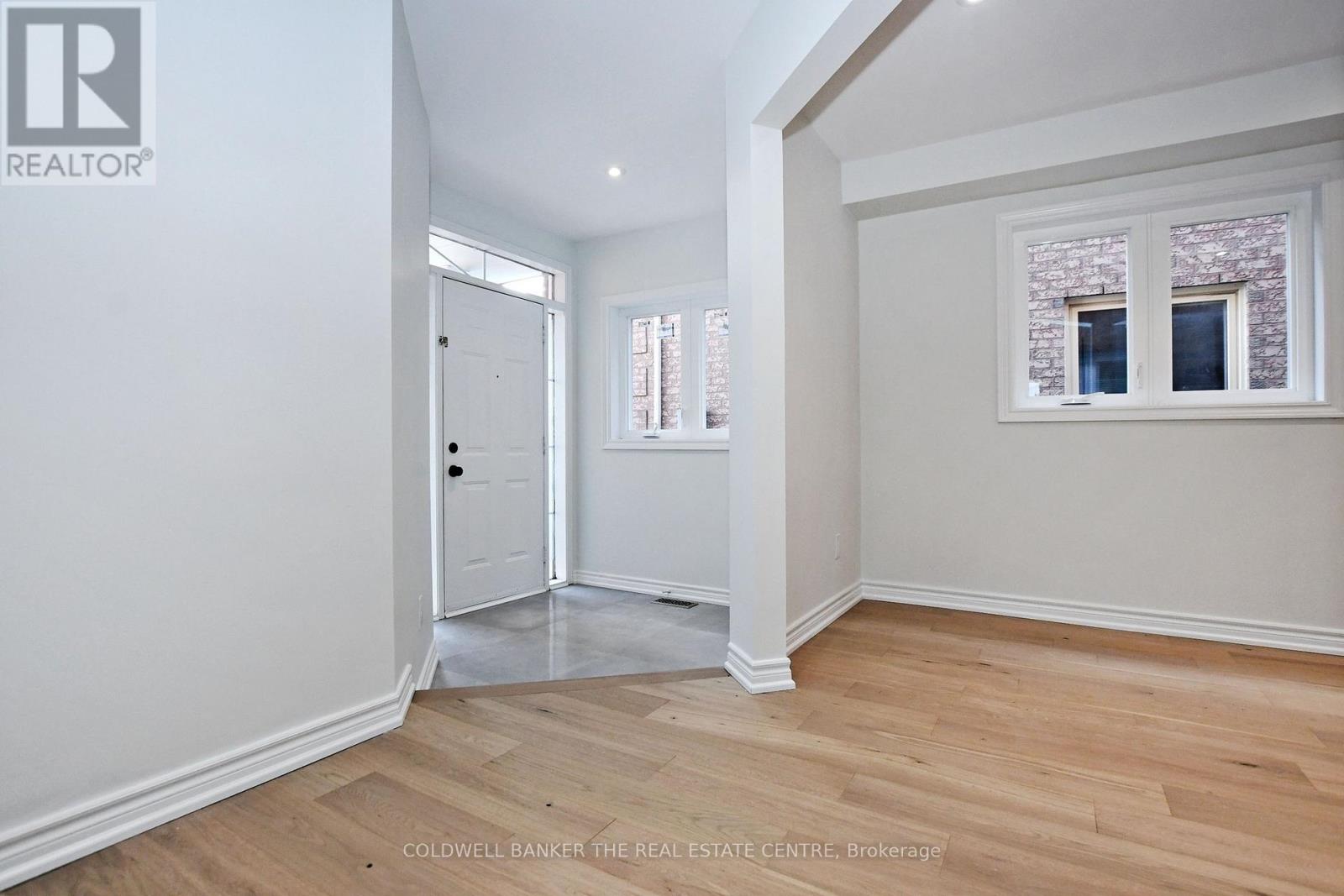 582 Skinner Avenue, Newmarket, Ontario  L3X 2A4 - Photo 4 - N12792150