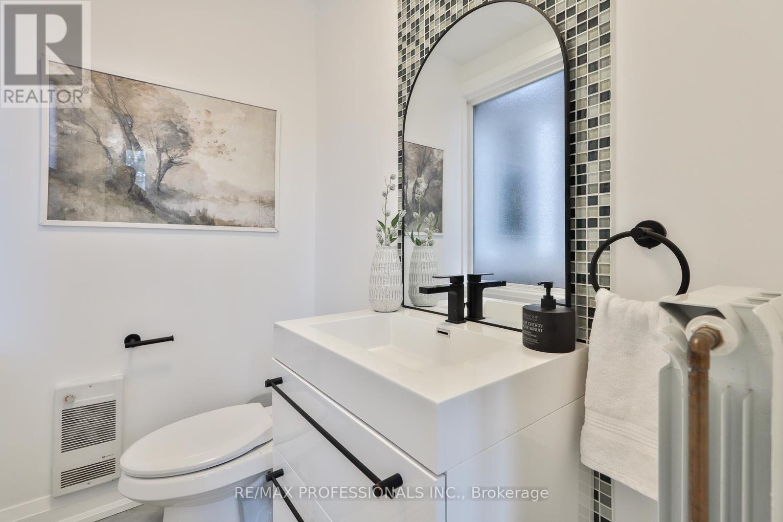 18 Constance Street, Toronto, Ontario  M6R 1S4 - Photo 11 - W12792090