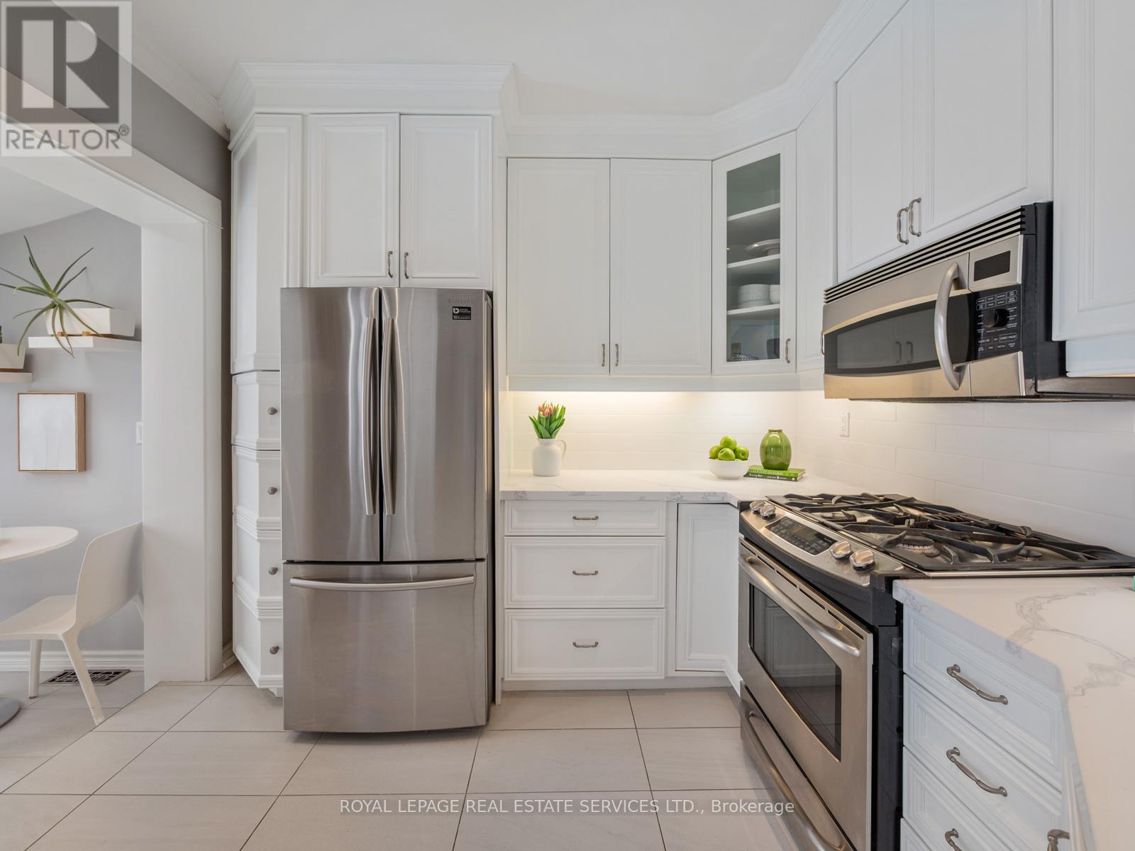 32 Ardagh Street, Toronto, Ontario  M6S 1Y3 - Photo 14 - W12792104