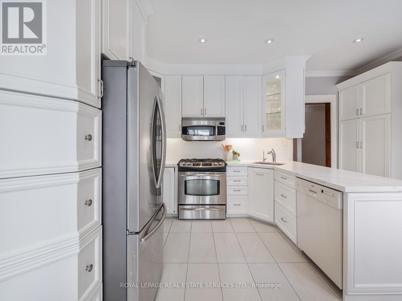 32 Ardagh Street, Toronto, Ontario  M6S 1Y3 - Photo 16 - W12792104