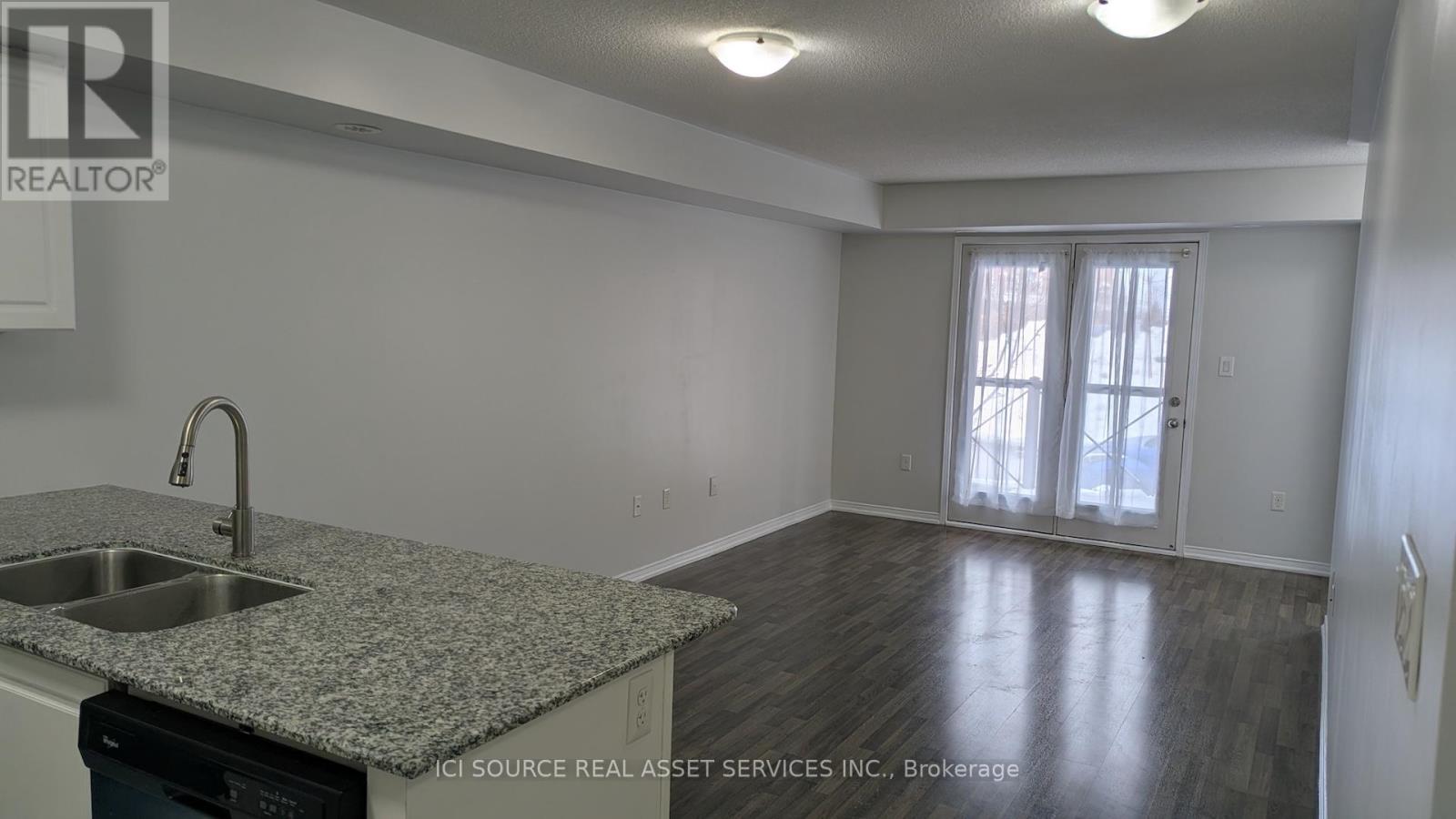 7 - 2496 Post Road, Oakville, Ontario  L6H 0K1 - Photo 4 - W12792124