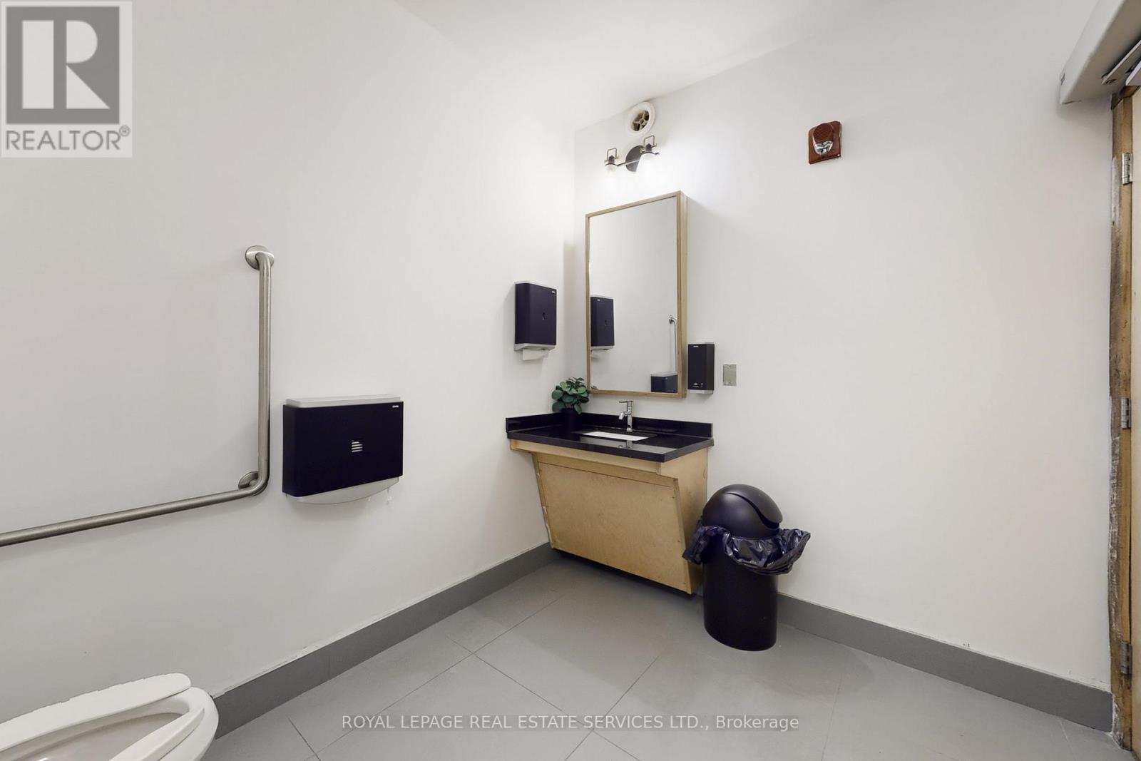 6 - 399 Elizabeth Street, Burlington, Ontario  L7R 2L7 - Photo 25 - W12792162