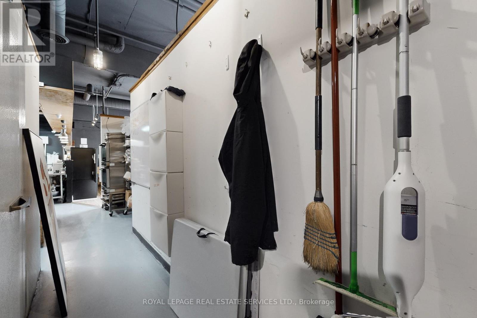 6 - 399 Elizabeth Street, Burlington, Ontario  L7R 2L7 - Photo 28 - W12792162