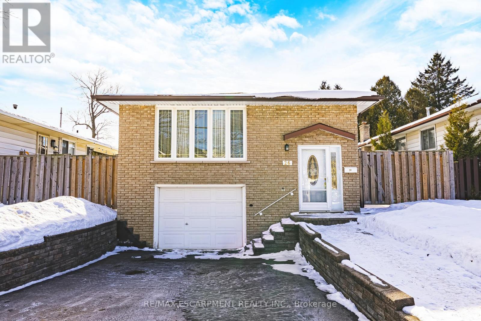26 QUAKER CRESCENT, Hamilton, Ontario