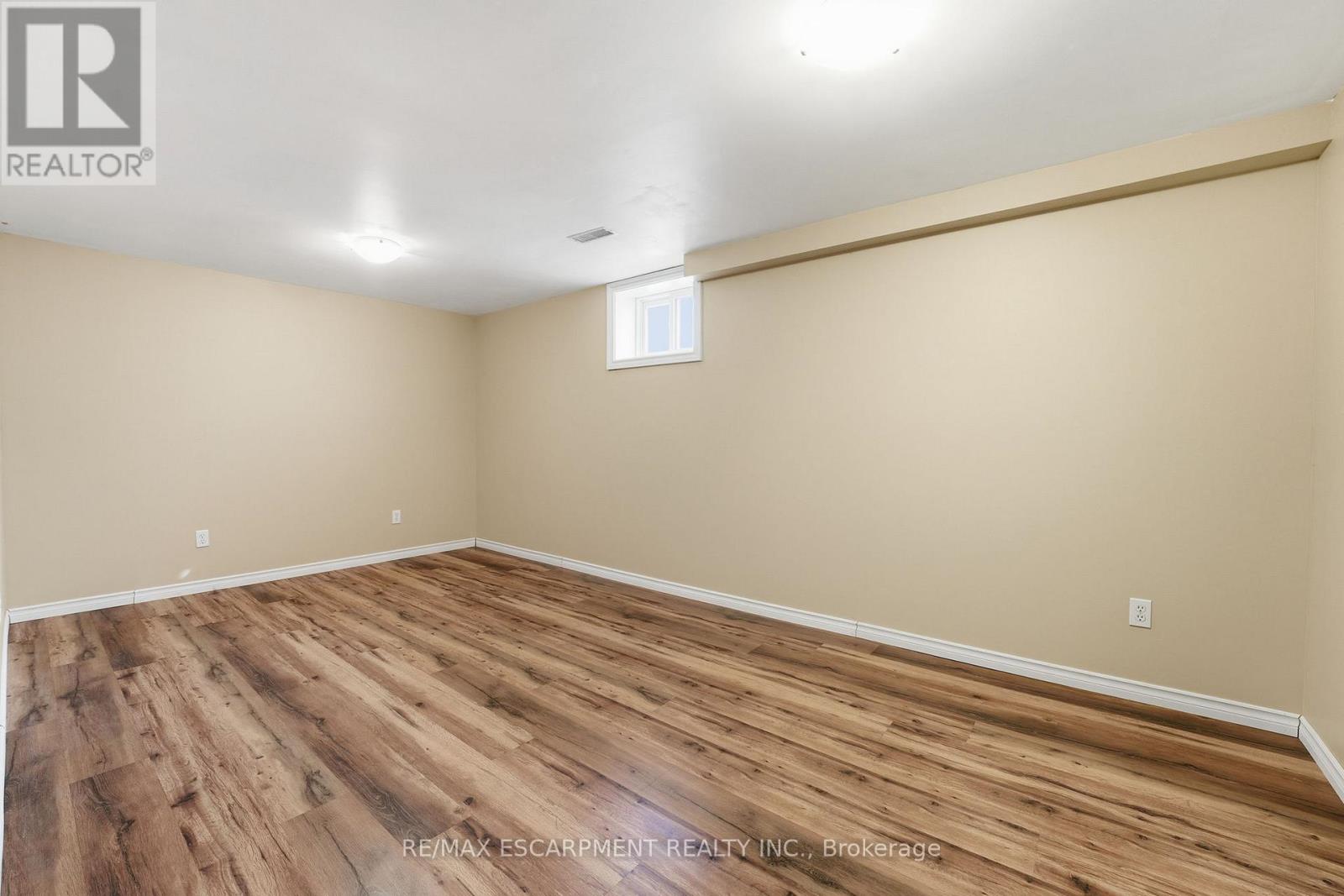 42 Gilbert Avenue, Hamilton, Ontario  L9G 1R4 - Photo 20 - X12792158