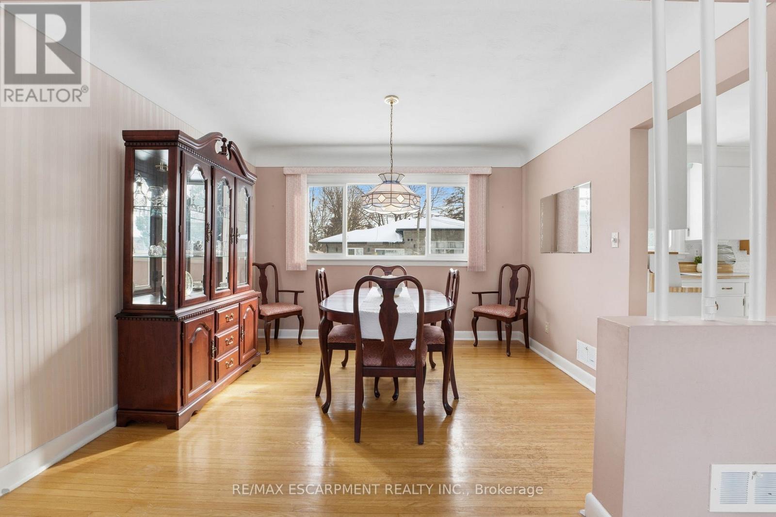 42 Gilbert Avenue, Hamilton, Ontario  L9G 1R4 - Photo 8 - X12792158