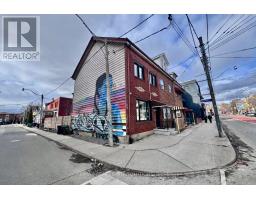 UPPER - 206 BATHURST STREET, Toronto, Ontario