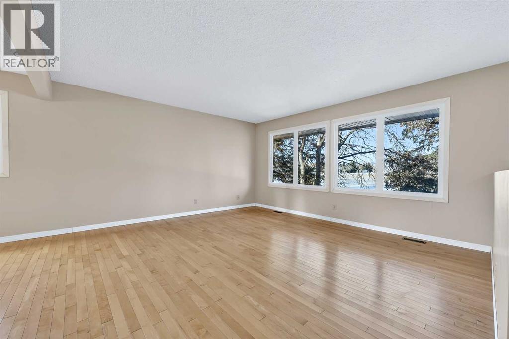 5315 Valiant Drive Nw, Calgary, Alberta  T3A 0Y9 - Photo 3 - A2280764