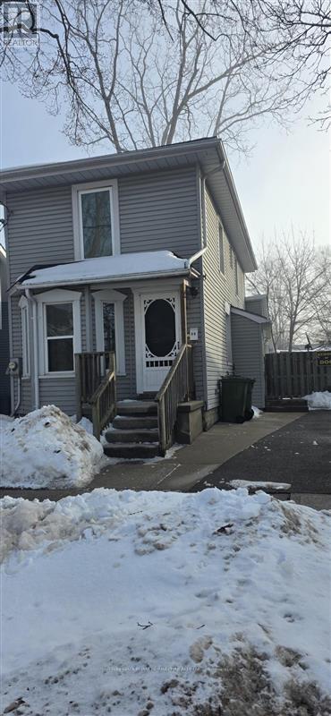 69 Alma Street, St. Thomas, Ontario  N5P 3A9 - Photo 2 - X12792178