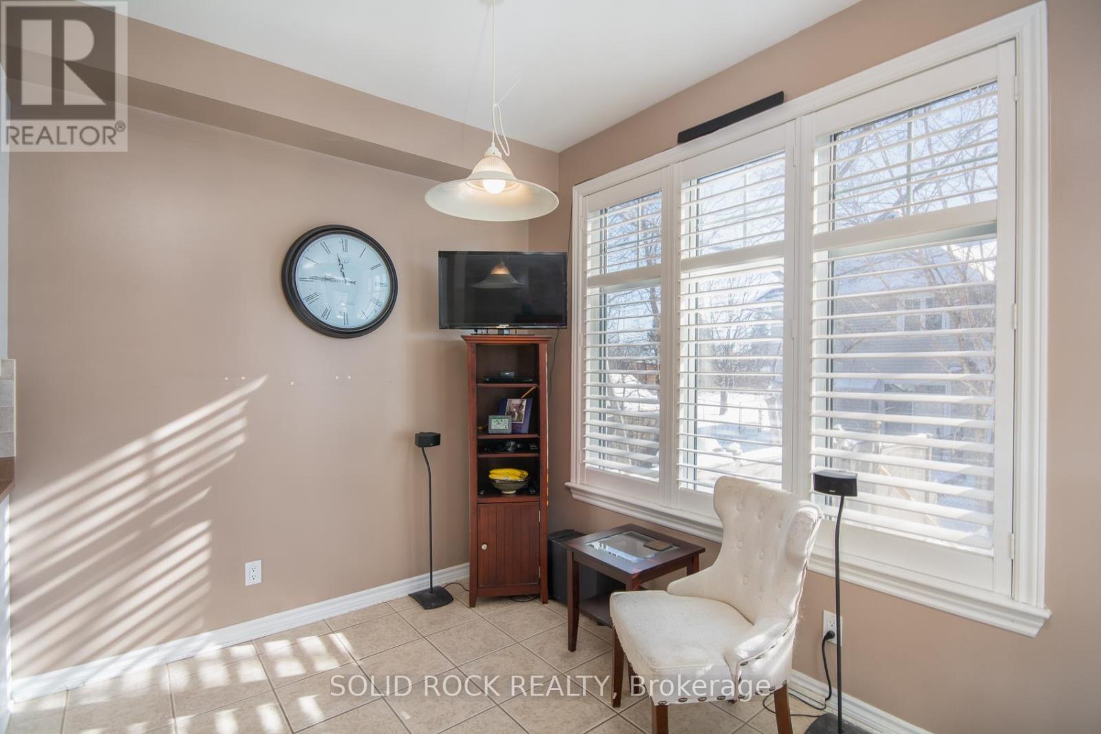 416 Cache Bay Crescent, Ottawa, Ontario  K1T 4H3 - Photo 11 - X12792188