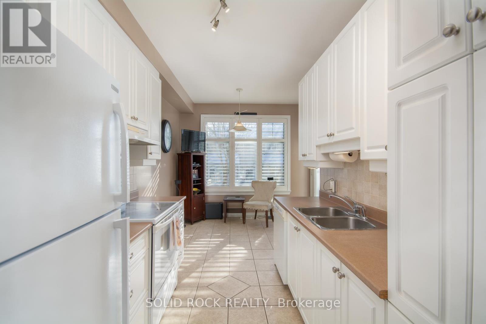 416 Cache Bay Crescent, Ottawa, Ontario  K1T 4H3 - Photo 15 - X12792188