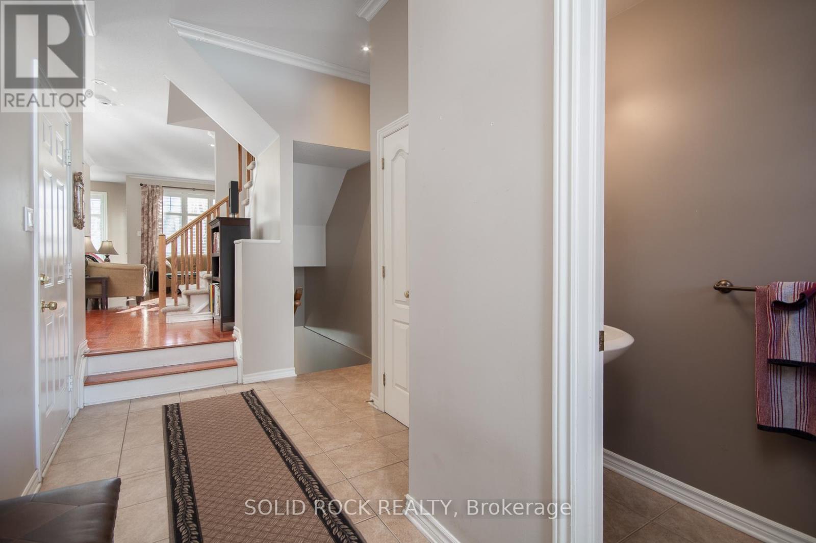 416 Cache Bay Crescent, Ottawa, Ontario  K1T 4H3 - Photo 4 - X12792188