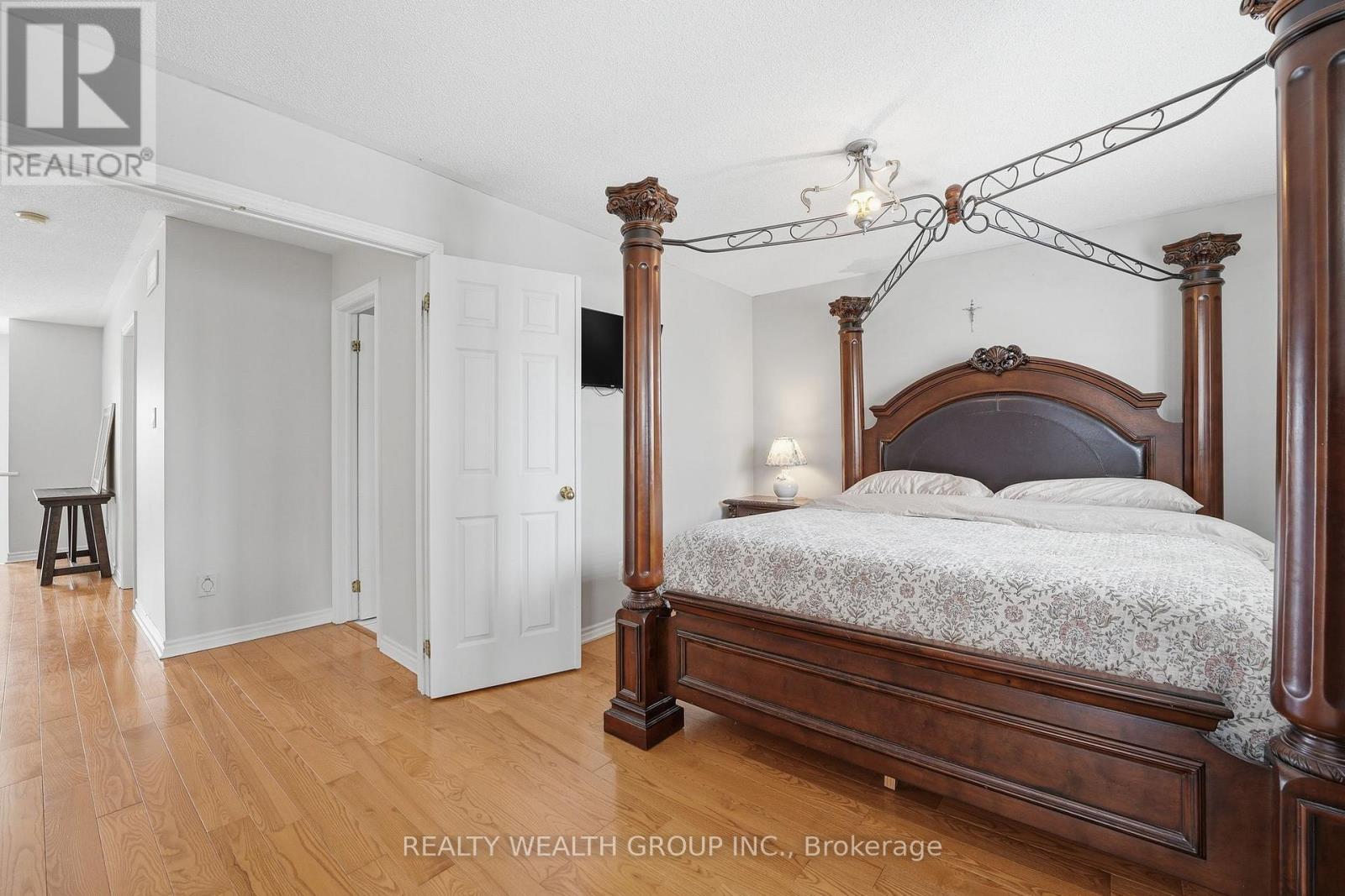 84 Bayview Avenue, Georgina, Ontario  L4P 2S9 - Photo 24 - N12792166