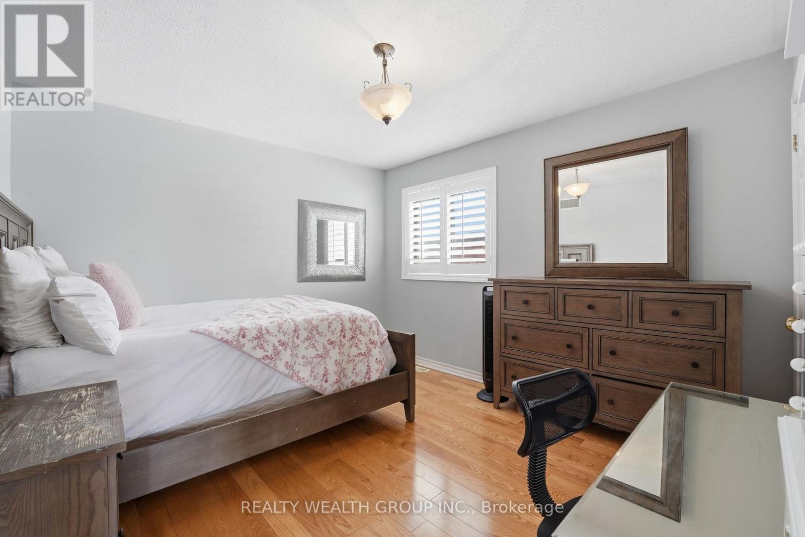 84 Bayview Avenue, Georgina, Ontario  L4P 2S9 - Photo 30 - N12792166