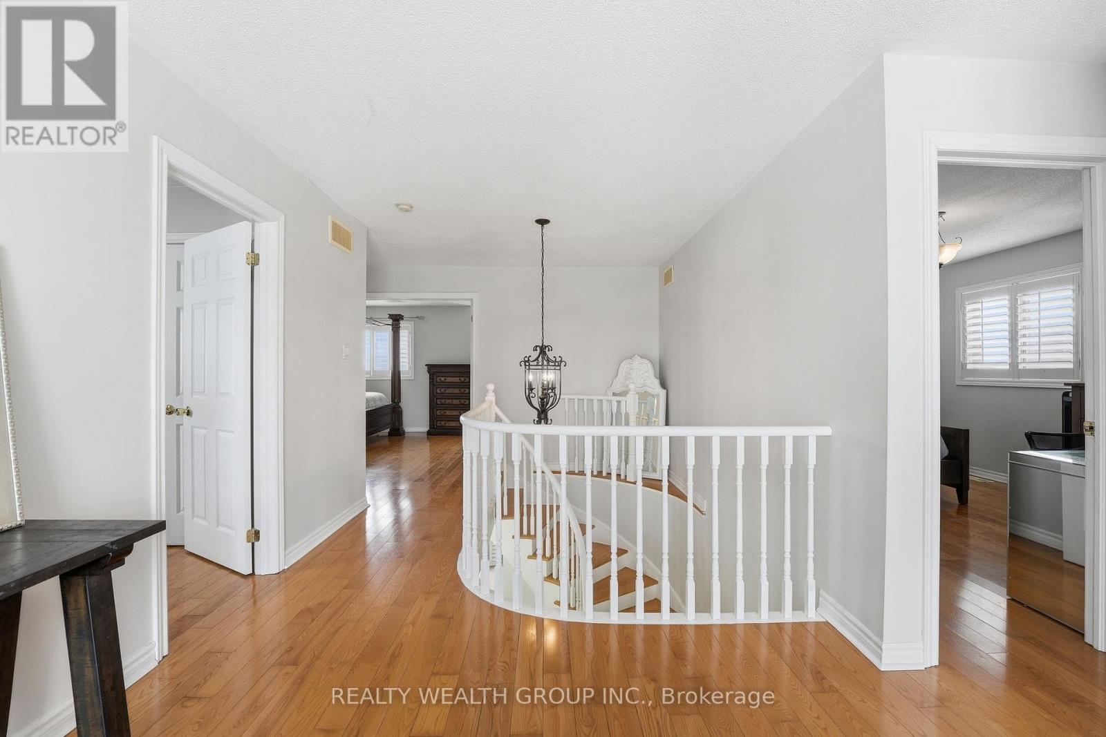 84 Bayview Avenue, Georgina, Ontario  L4P 2S9 - Photo 32 - N12792166