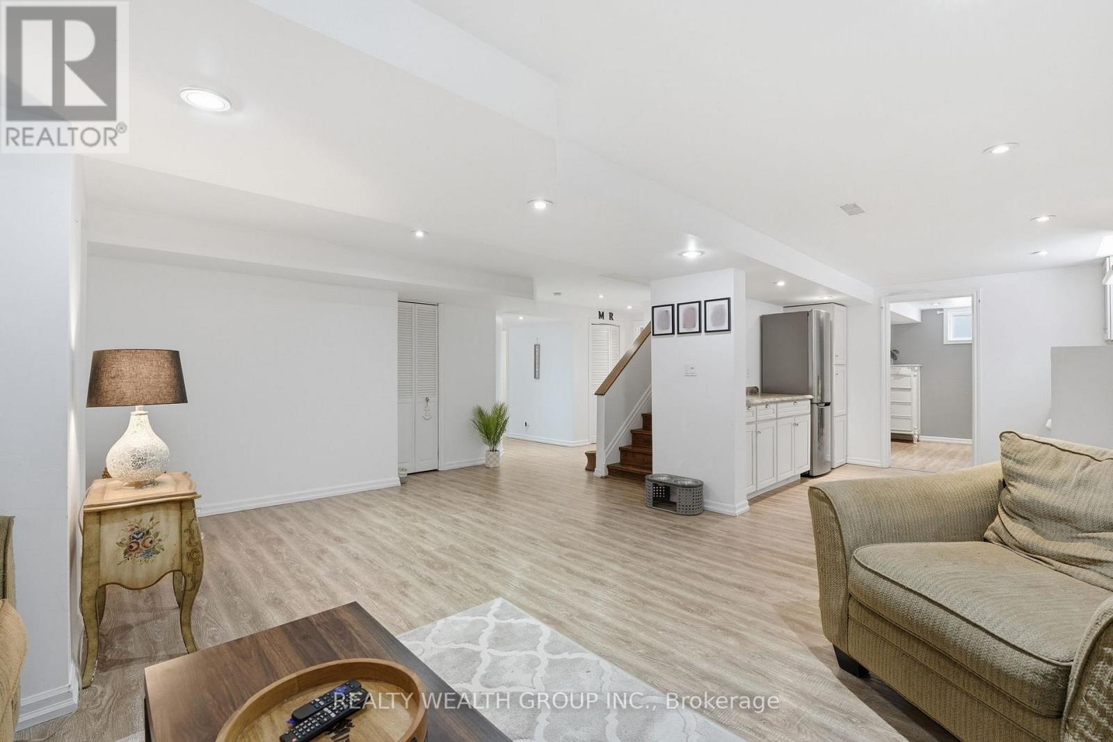 84 Bayview Avenue, Georgina, Ontario  L4P 2S9 - Photo 34 - N12792166