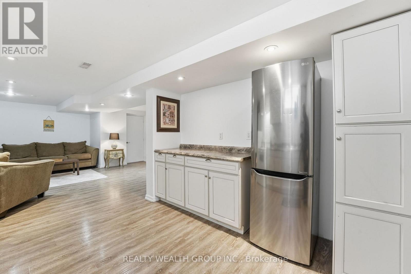 84 Bayview Avenue, Georgina, Ontario  L4P 2S9 - Photo 37 - N12792166