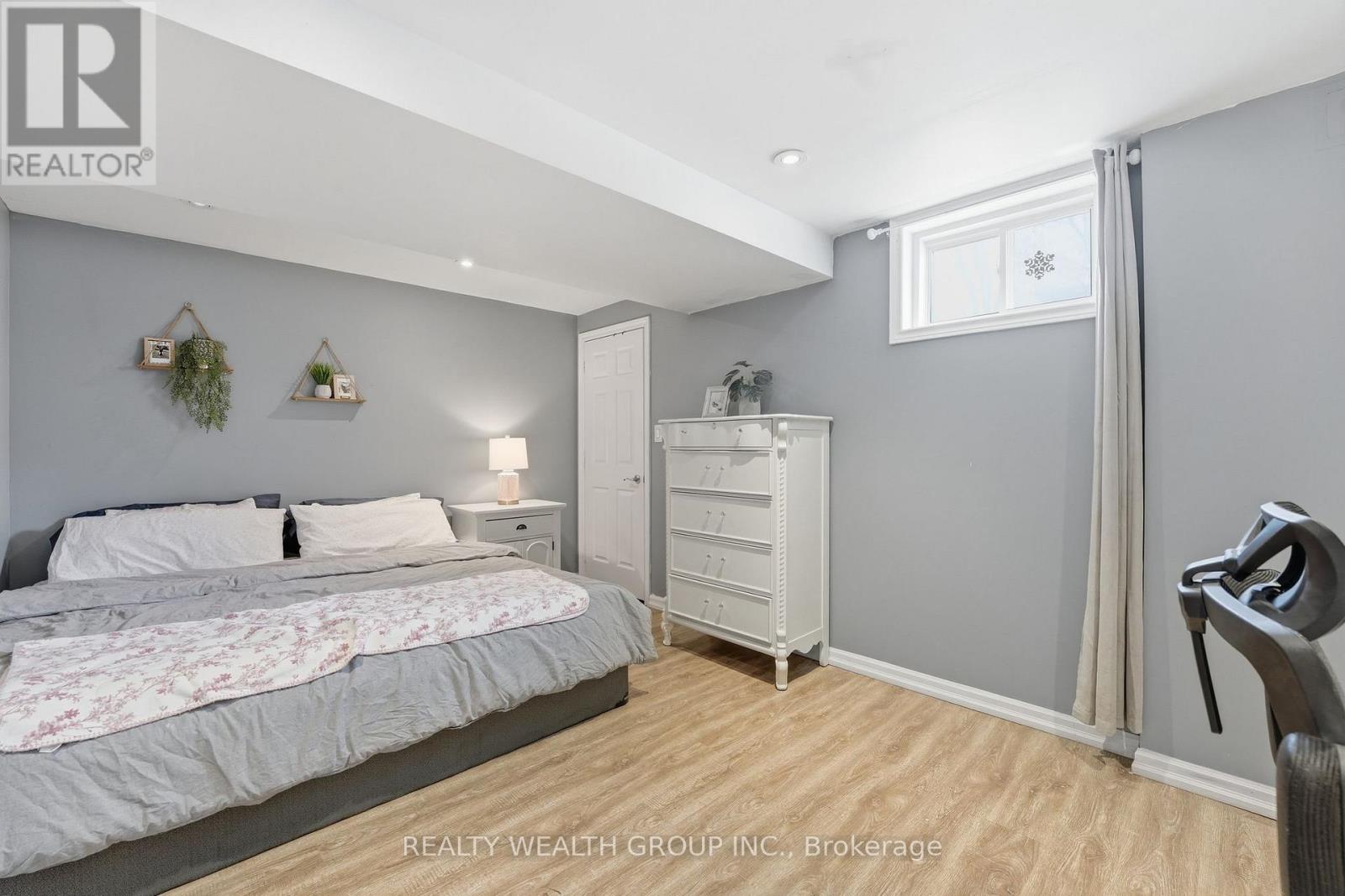 84 Bayview Avenue, Georgina, Ontario  L4P 2S9 - Photo 38 - N12792166