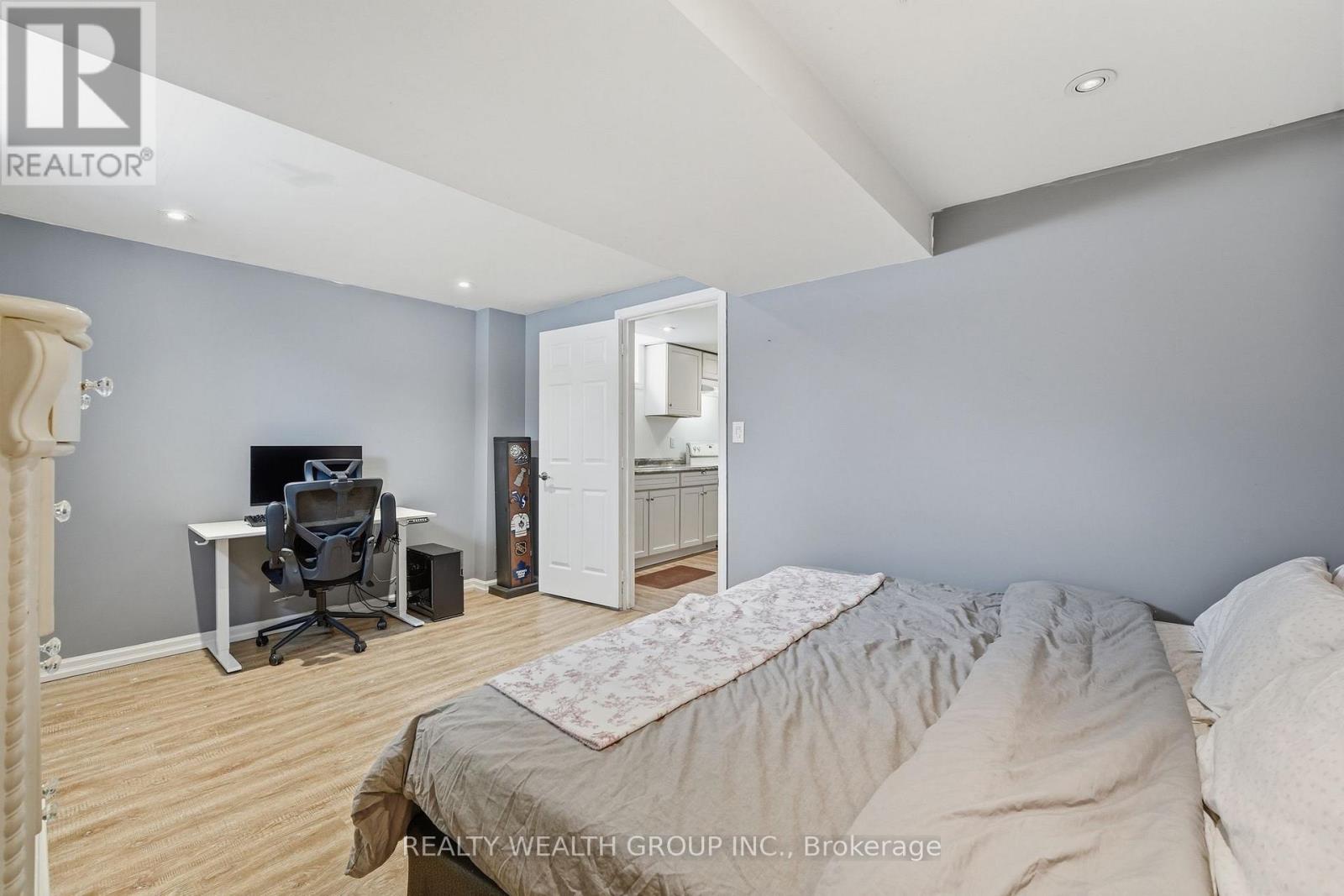 84 Bayview Avenue, Georgina, Ontario  L4P 2S9 - Photo 40 - N12792166