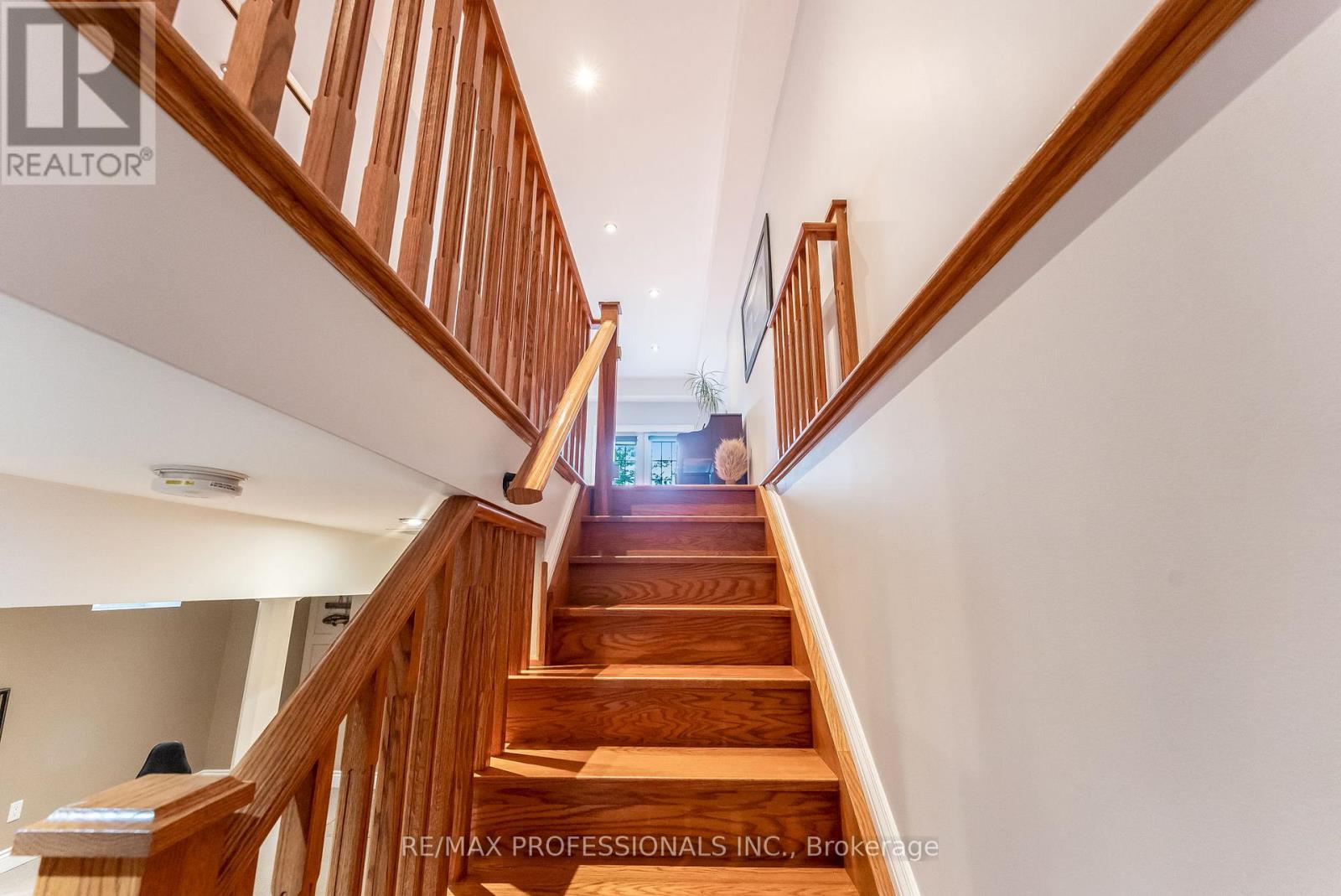 37 Lavinia Avenue, Toronto, Ontario  M6S 3H9 - Photo 18 - W12792170