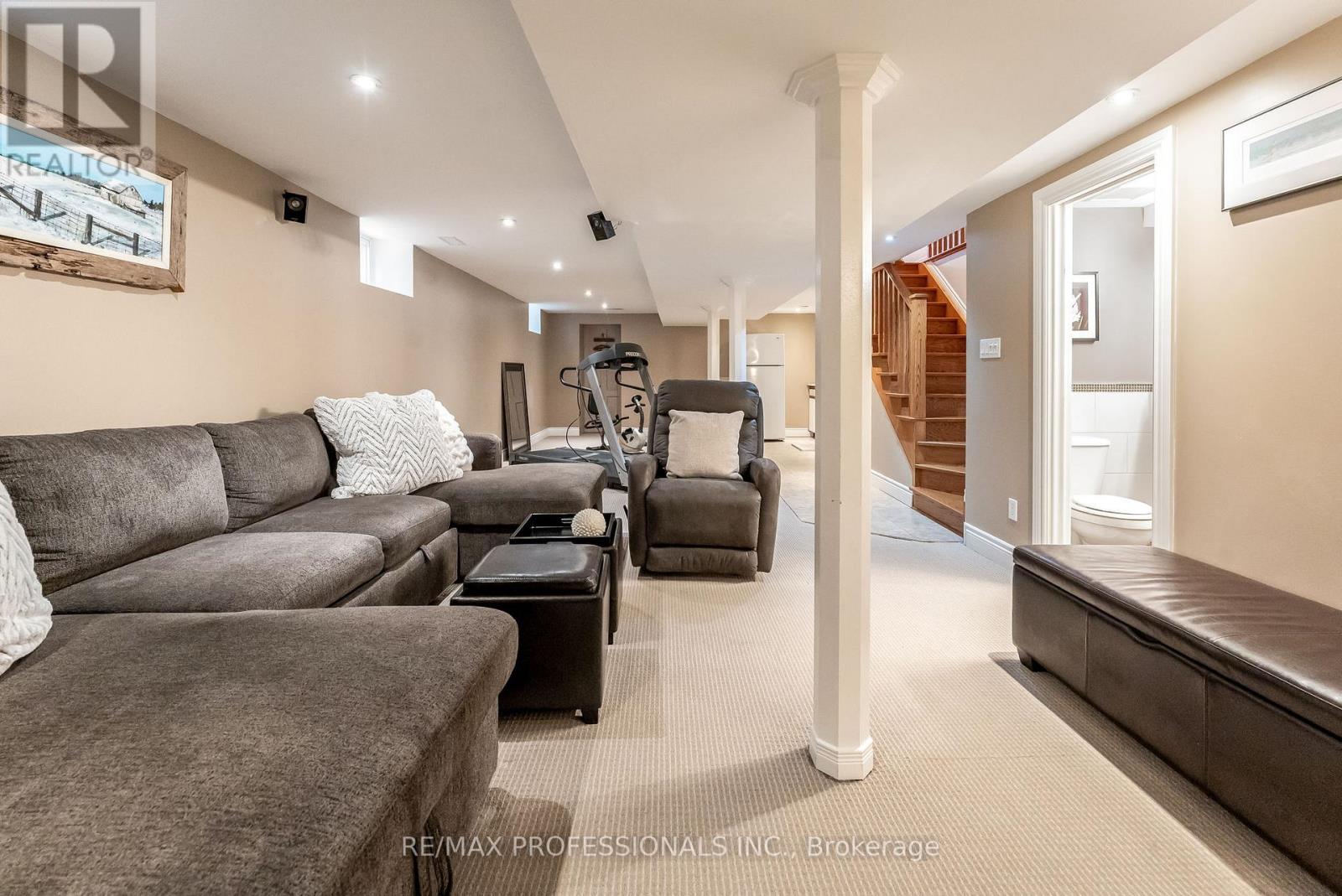 37 Lavinia Avenue, Toronto, Ontario  M6S 3H9 - Photo 35 - W12792170