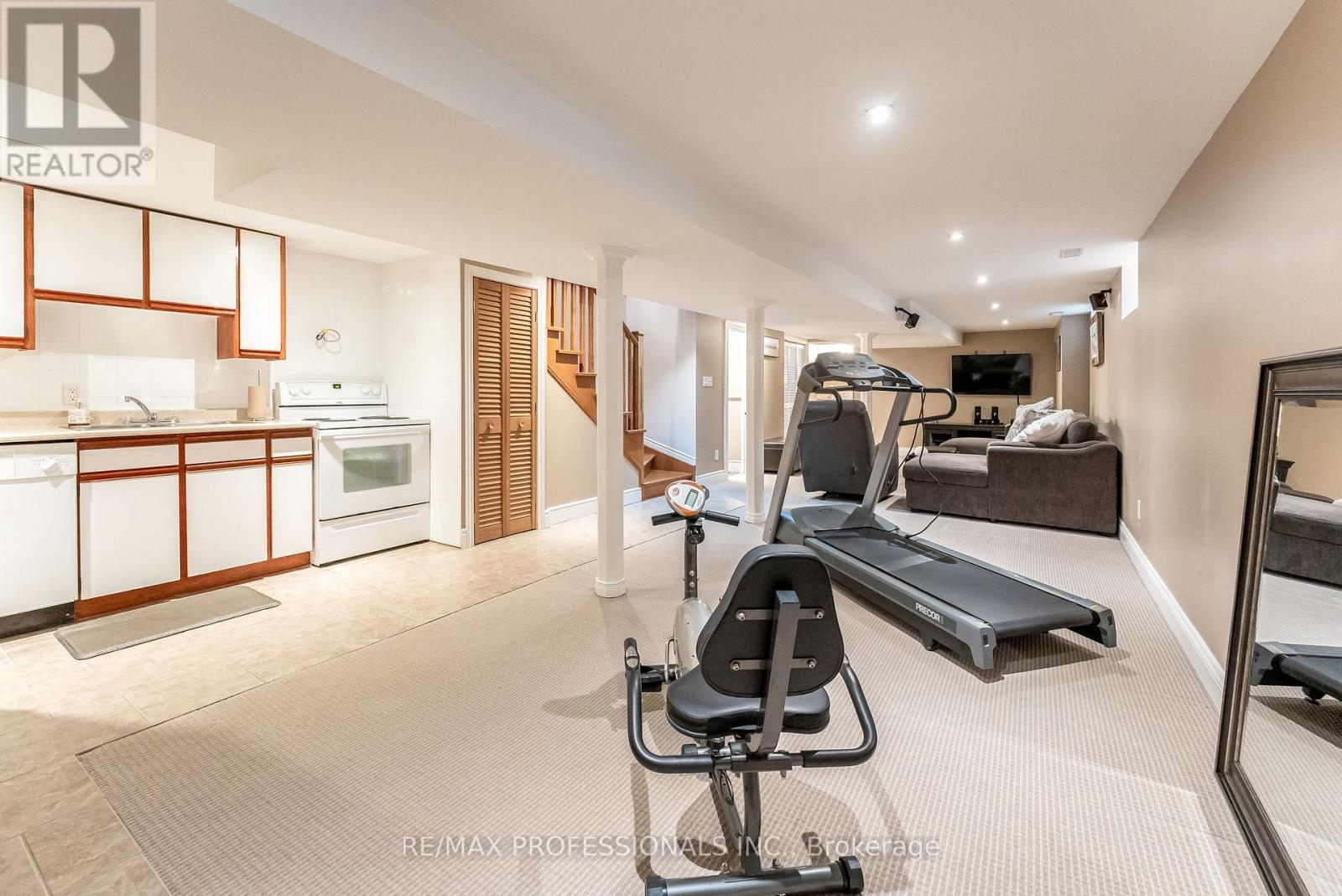 37 Lavinia Avenue, Toronto, Ontario  M6S 3H9 - Photo 37 - W12792170