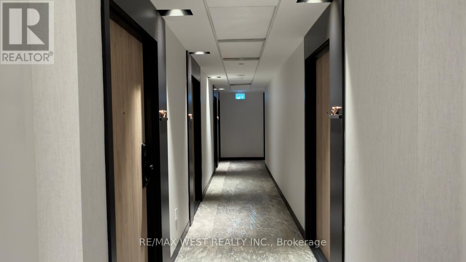 615 - 1 Fairview Road E, Mississauga, Ontario  L5A 4C6 - Photo 7 - W12792194