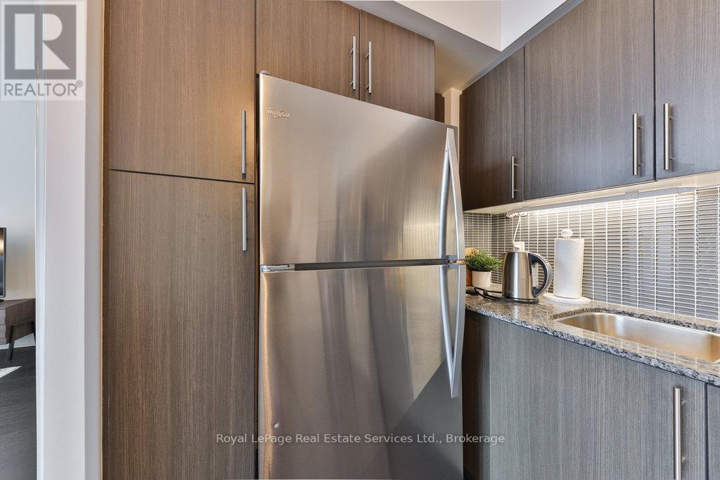 320 - 65 Speers Road, Oakville, Ontario  L6K 0J1 - Photo 13 - W12792212