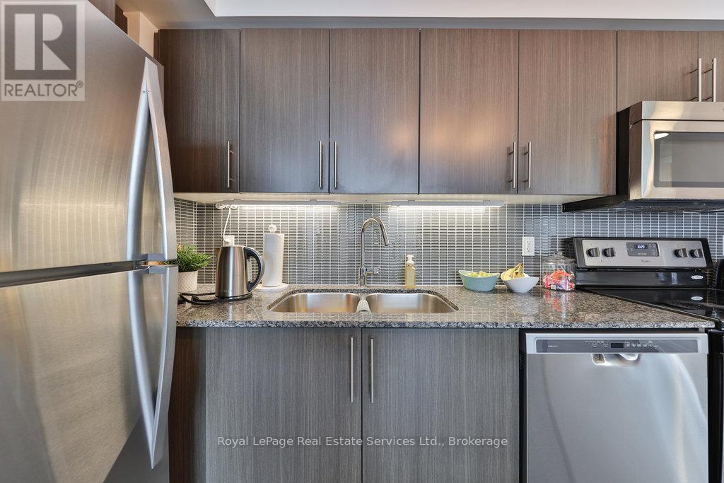 320 - 65 Speers Road, Oakville, Ontario  L6K 0J1 - Photo 14 - W12792212