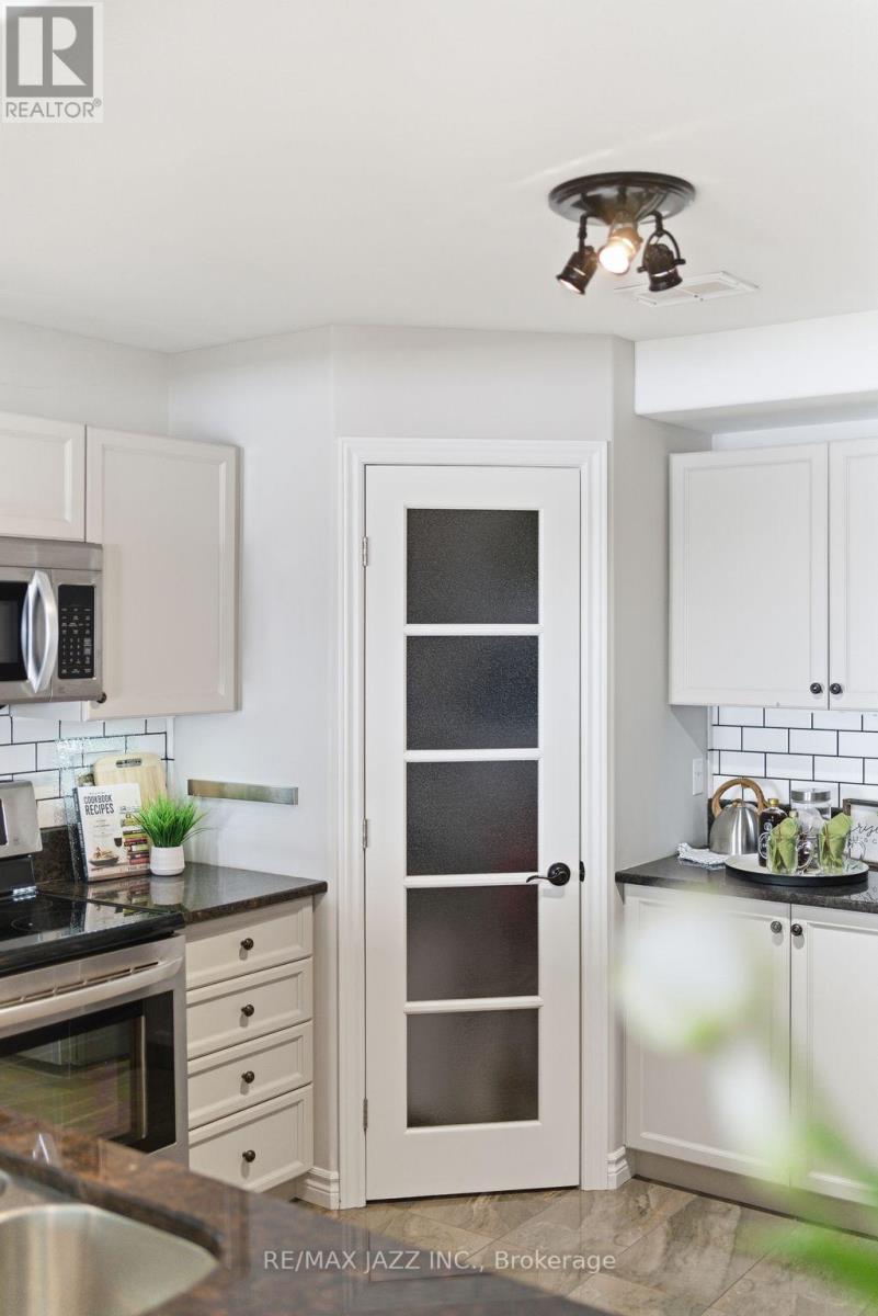 43 Mountain Ash Drive, Belleville (Thurlow Ward), Ontario  K8N 4Z5 - Photo 8 - X12792272