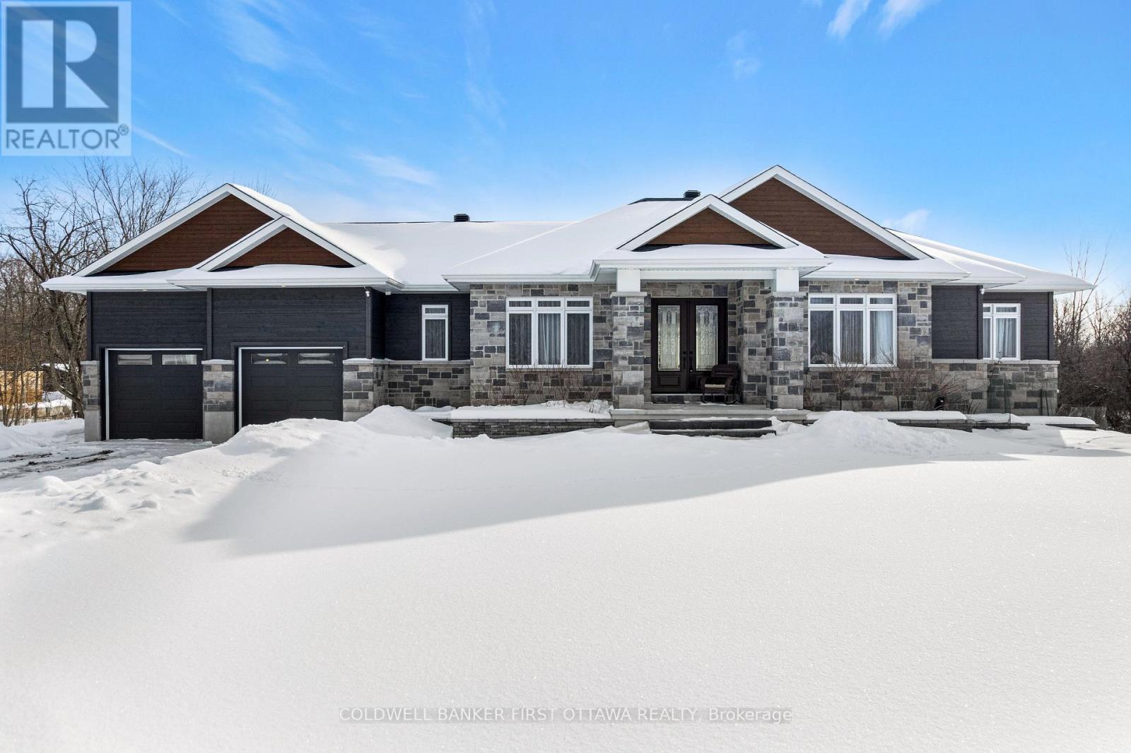 121 Ernest Way, Tay Valley, Ontario  K7H 0B3 - Photo 1 - X12792234