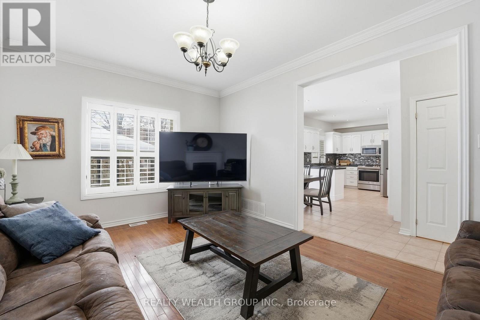 84 Bayview Avenue, Georgina, Ontario  L4P 2S9 - Photo 20 - N12792166