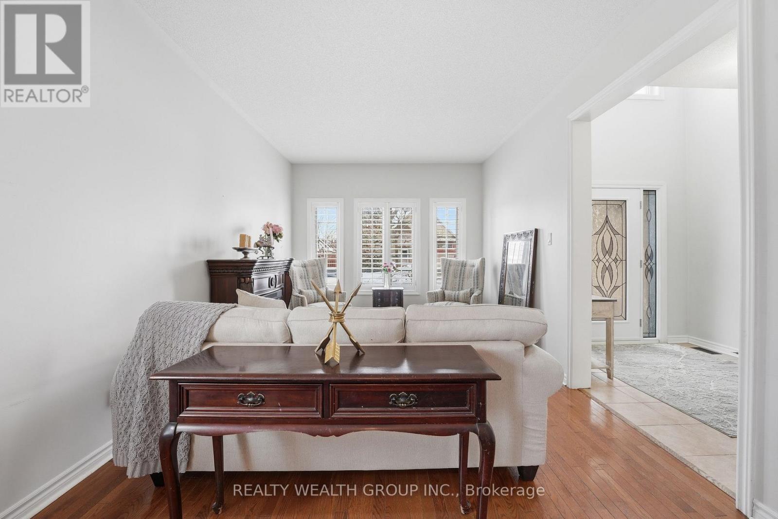 84 Bayview Avenue, Georgina, Ontario  L4P 2S9 - Photo 11 - N12792166