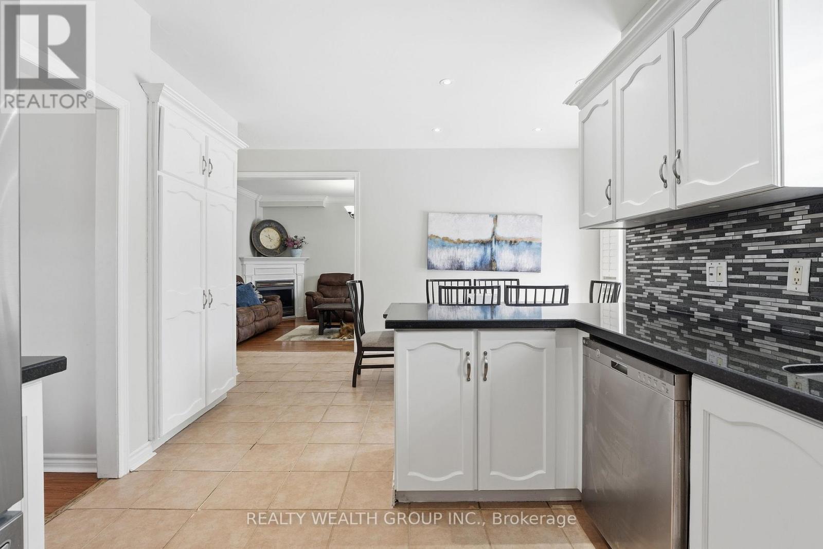 84 Bayview Avenue, Georgina, Ontario  L4P 2S9 - Photo 13 - N12792166