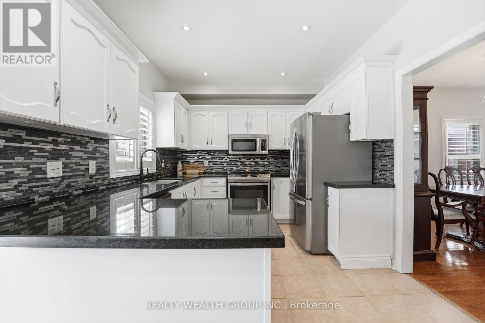 84 Bayview Avenue, Georgina, Ontario  L4P 2S9 - Photo 15 - N12792166