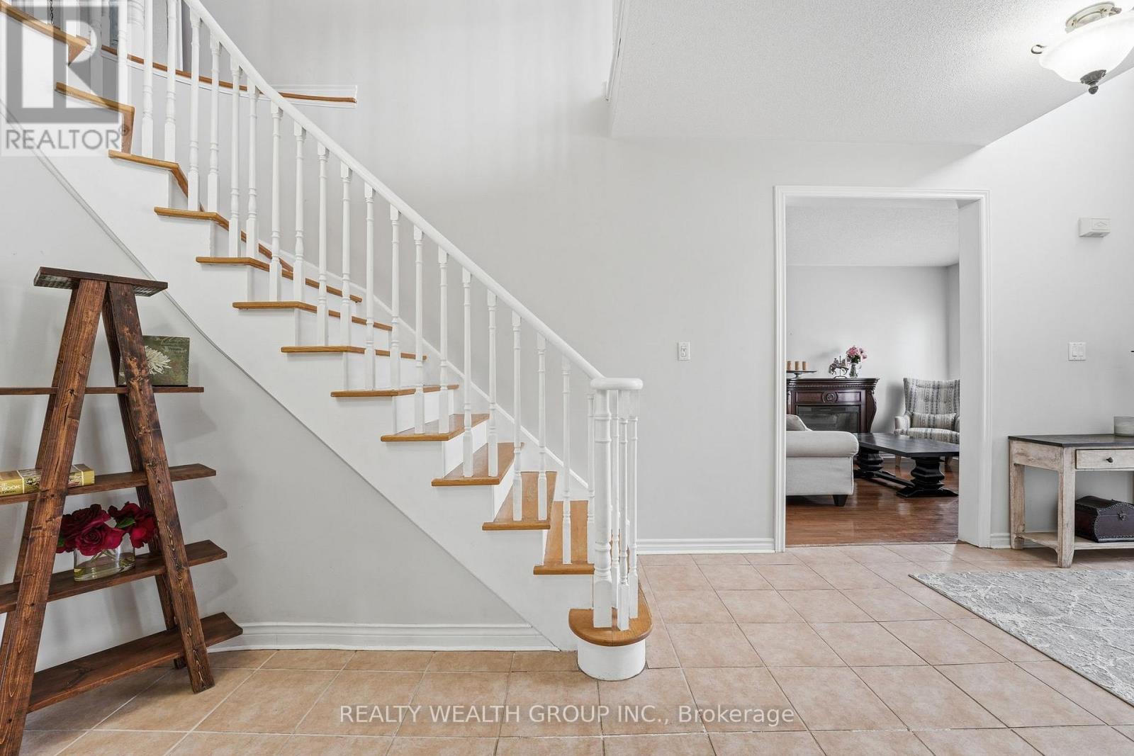 84 Bayview Avenue, Georgina, Ontario  L4P 2S9 - Photo 6 - N12792166