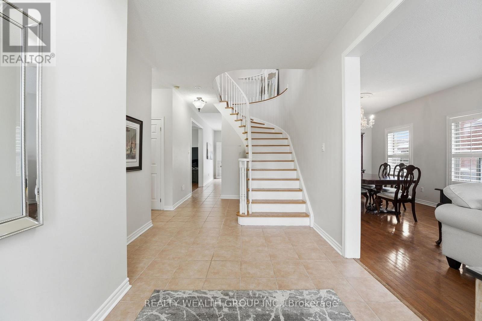 84 Bayview Avenue, Georgina, Ontario  L4P 2S9 - Photo 5 - N12792166