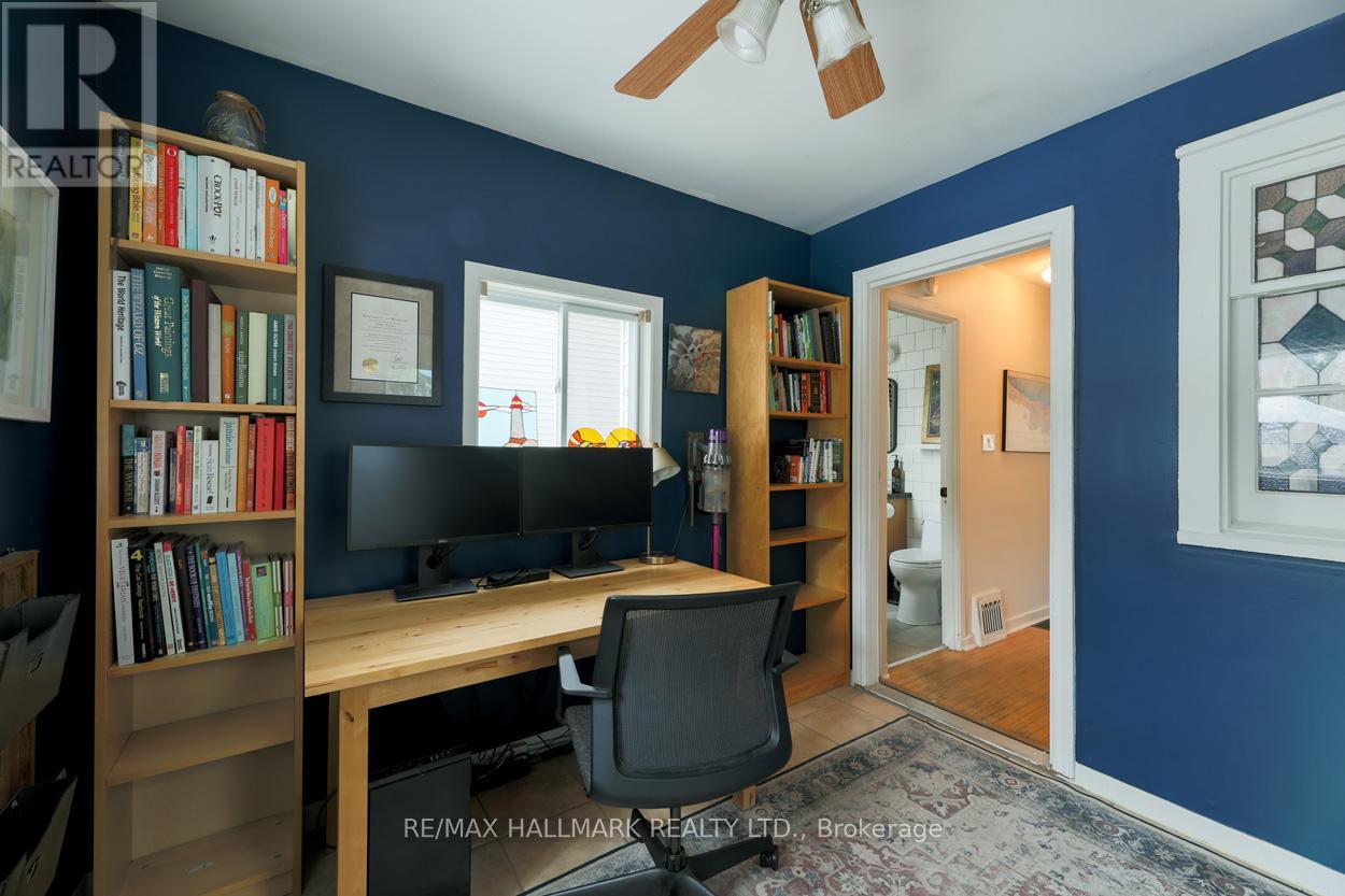 6 Warvet Crescent, Toronto, Ontario  M4B 1P3 - Photo 10 - E12792224