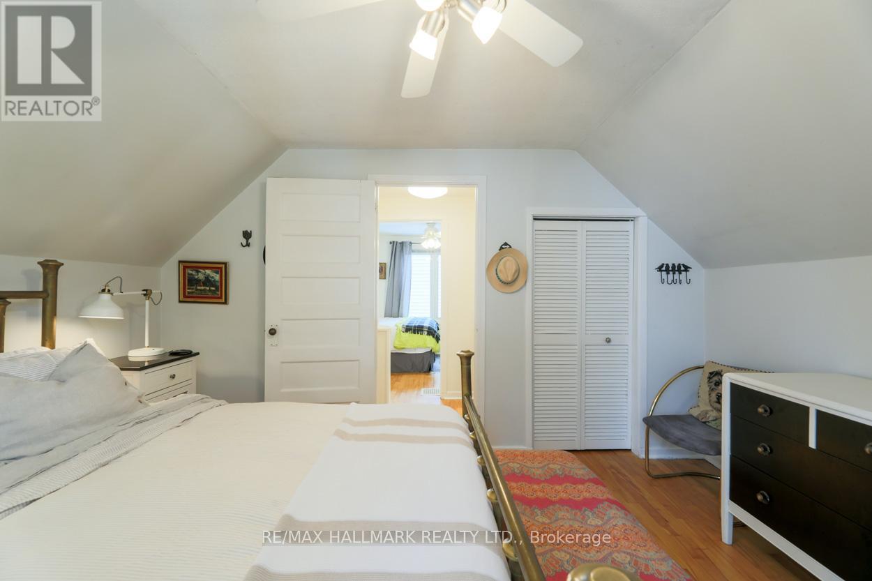 6 Warvet Crescent, Toronto, Ontario  M4B 1P3 - Photo 13 - E12792224