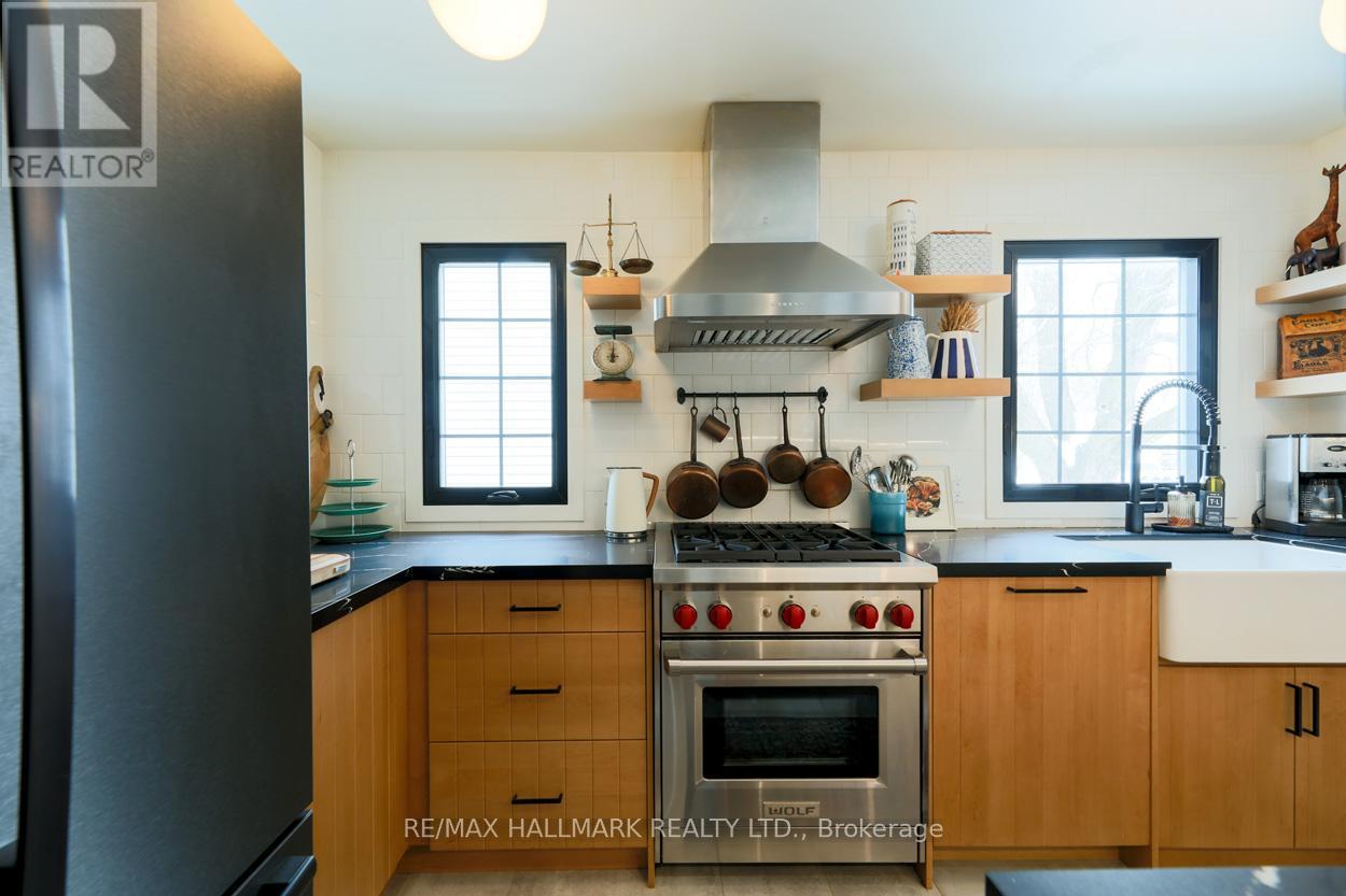 6 Warvet Crescent, Toronto, Ontario  M4B 1P3 - Photo 6 - E12792224