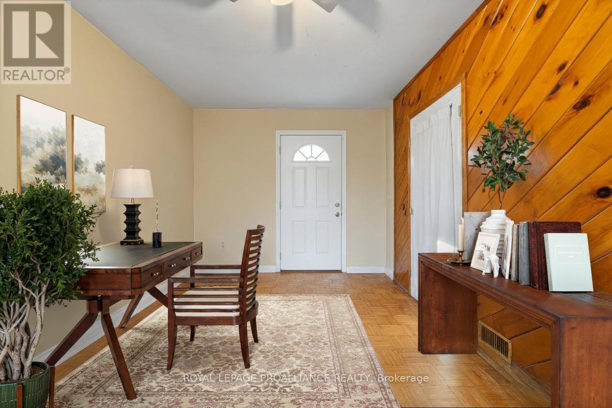 246 Foster Avenue, Belleville (Belleville Ward), Ontario  K8N 3R3 - Photo 18 - X12792054