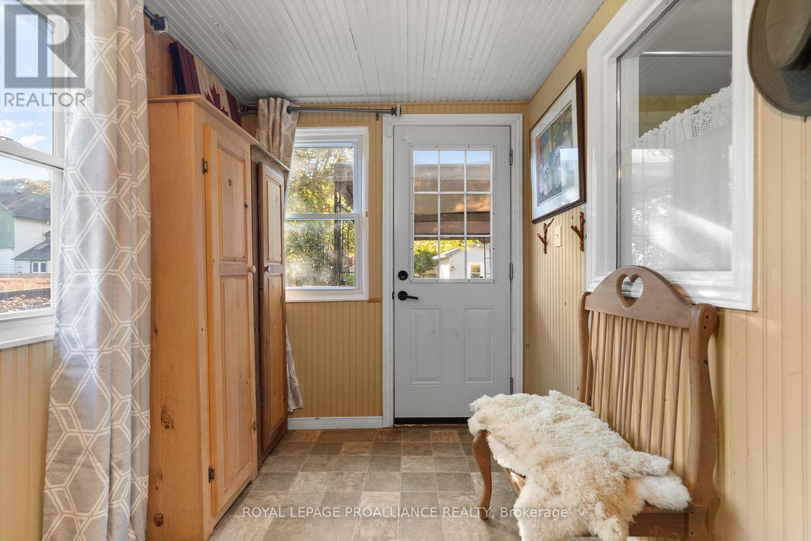 246 Foster Avenue, Belleville (Belleville Ward), Ontario  K8N 3R3 - Photo 23 - X12792054