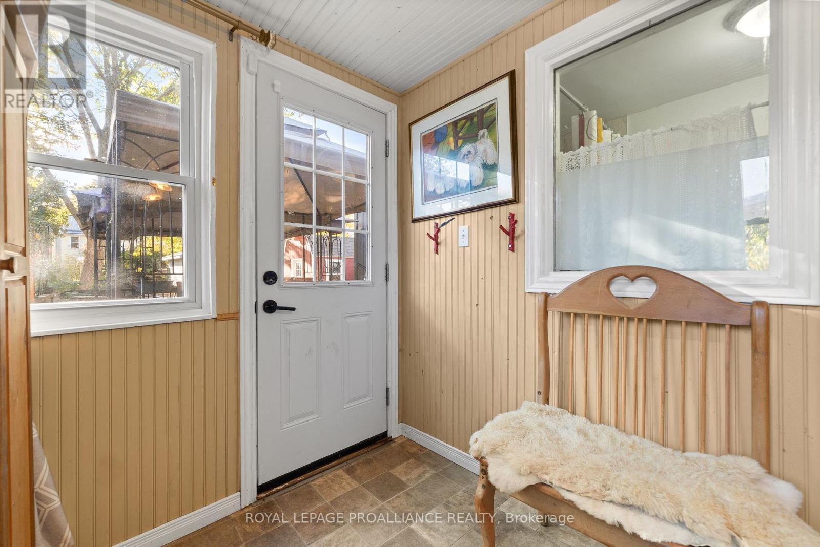 246 Foster Avenue, Belleville (Belleville Ward), Ontario  K8N 3R3 - Photo 21 - X12792054