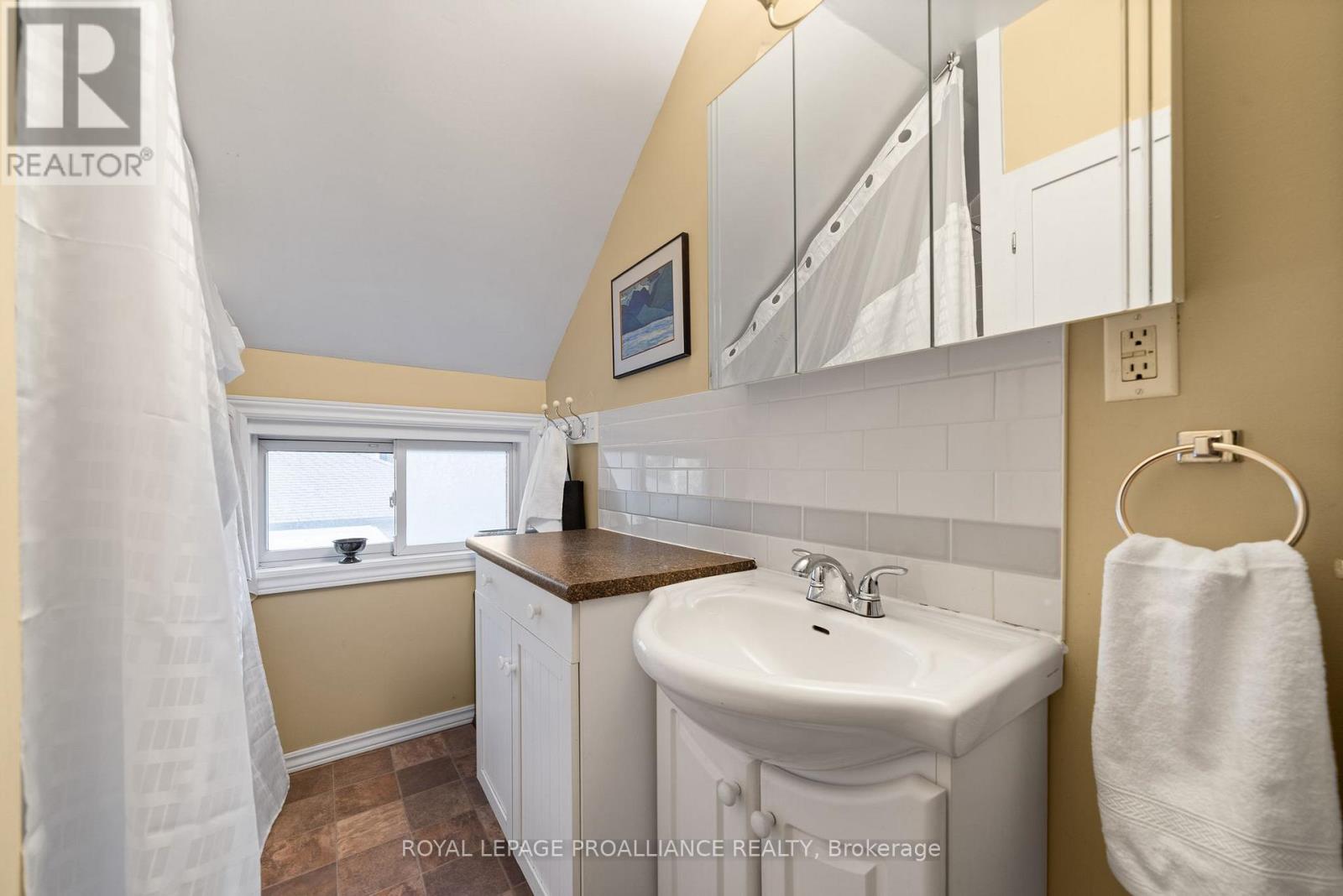 246 Foster Avenue, Belleville (Belleville Ward), Ontario  K8N 3R3 - Photo 31 - X12792054