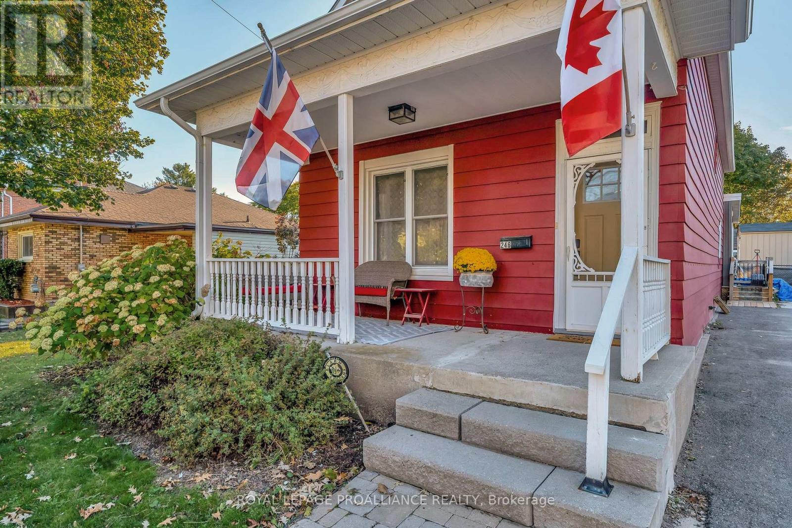 246 Foster Avenue, Belleville (Belleville Ward), Ontario  K8N 3R3 - Photo 3 - X12792054